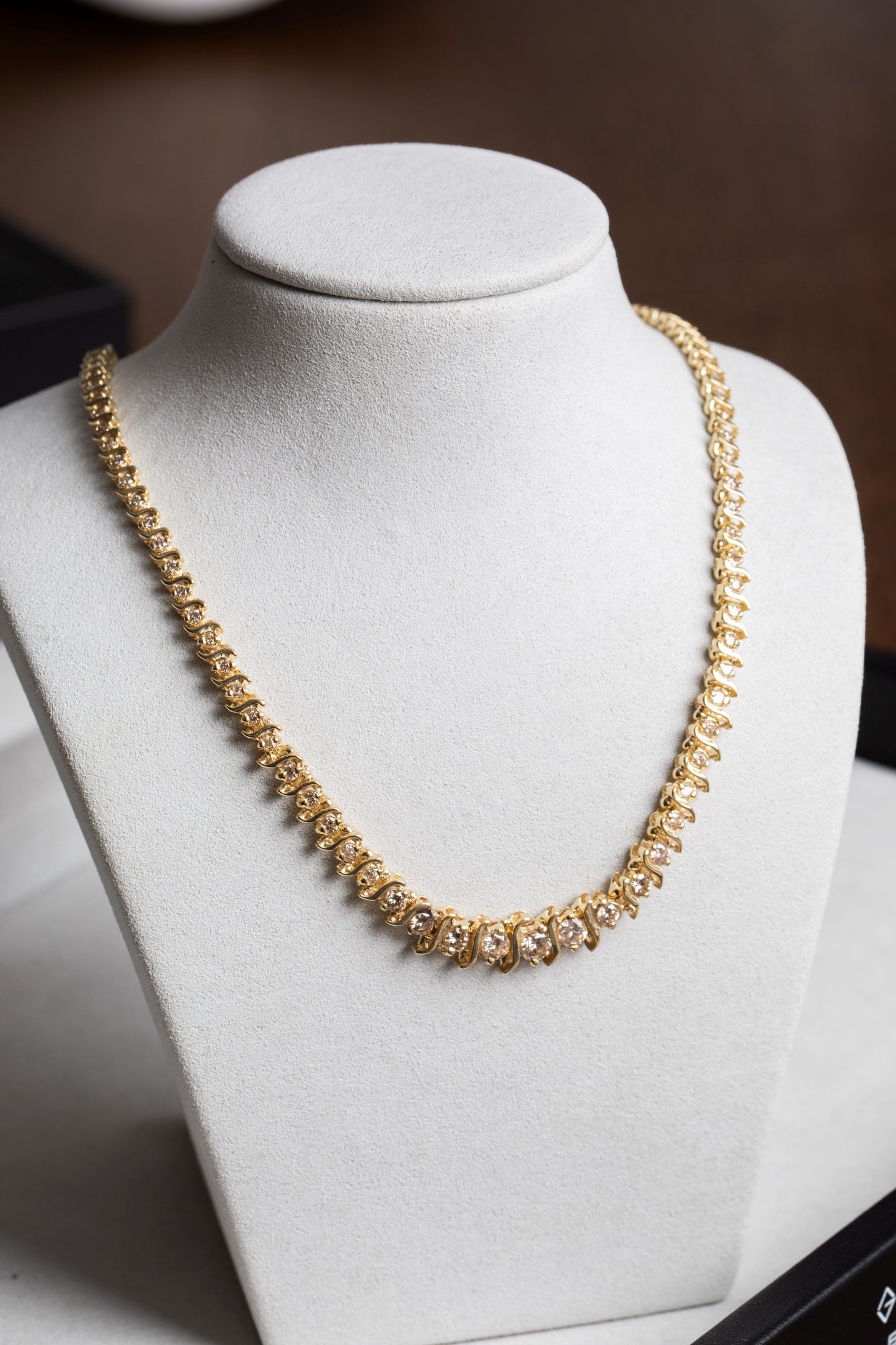 Yellow Gold Round Brilliant Cut Graduated Diamond Necklace