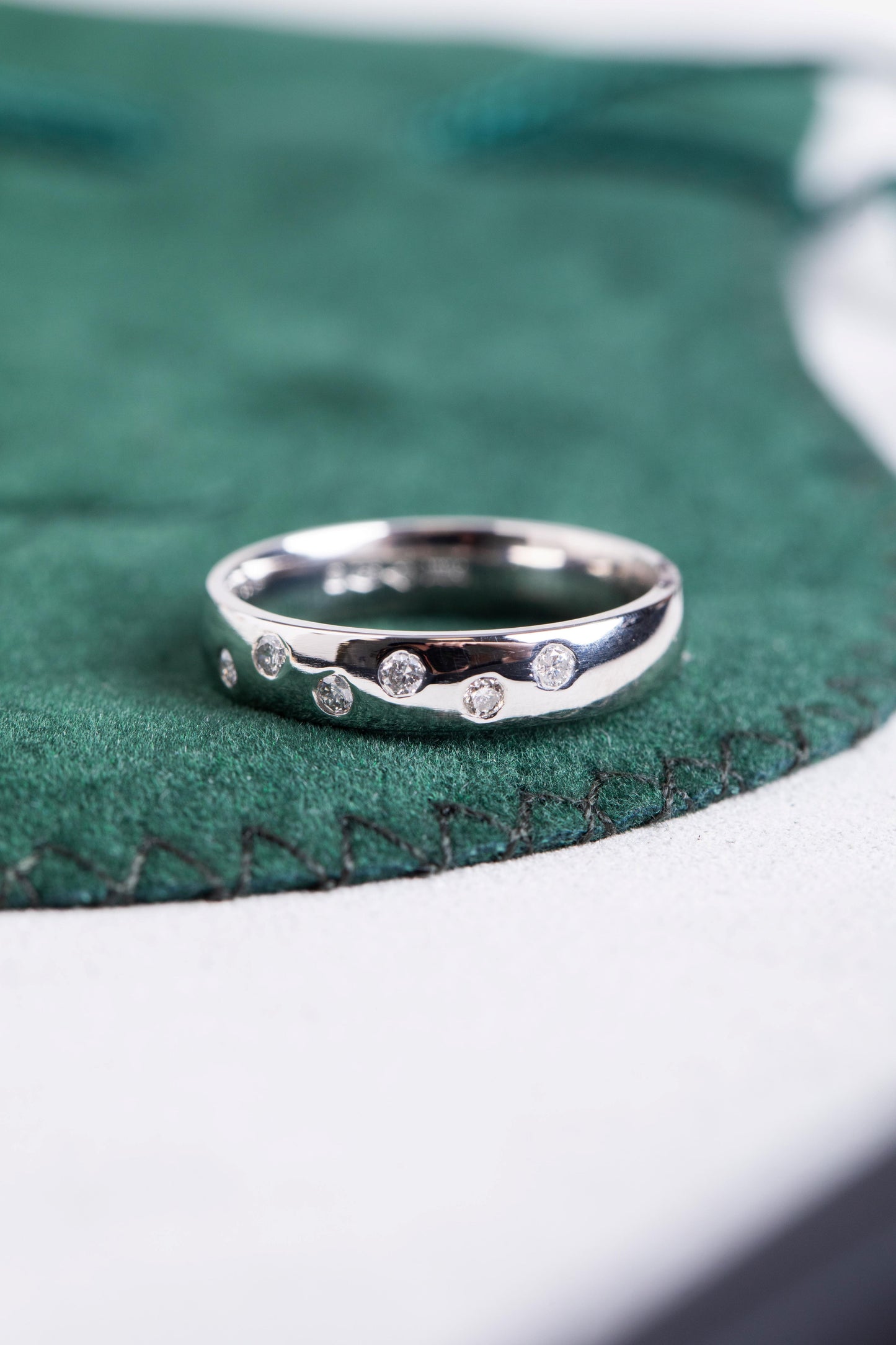Round Brilliant Cut Diamond set wedding ring