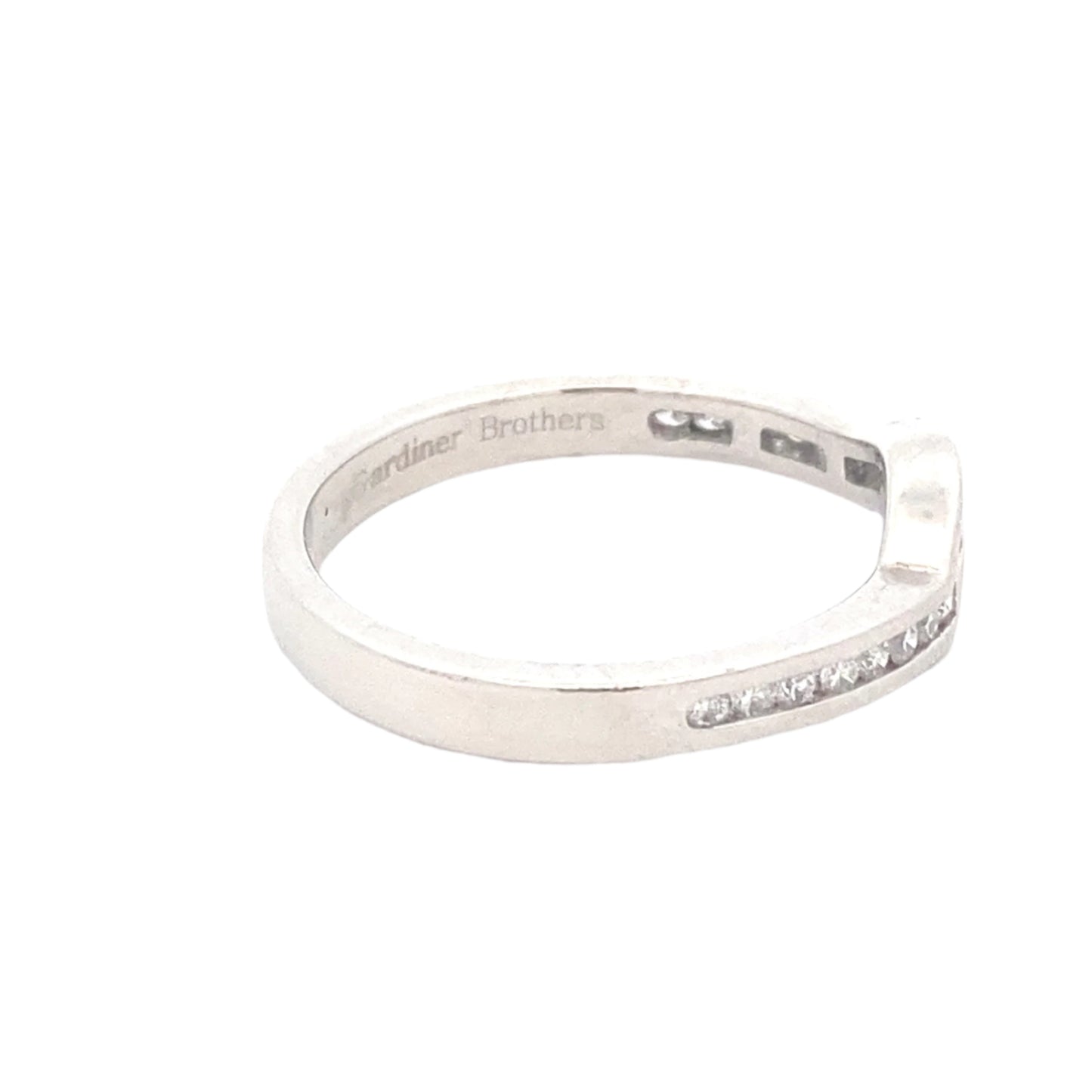 Round Brilliant Cut Diamond Shaped Wedding Band