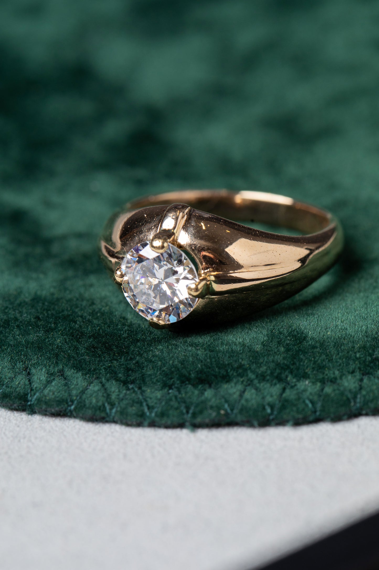 Round Brilliant Cut Diamond Solitaire Signet Ring