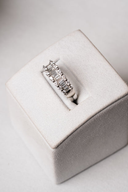 Baguette and Round Brilliant Cut Diamond Ring