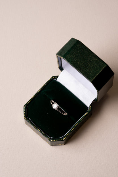 Round Brilliant Cut Diamond Kiss Ring