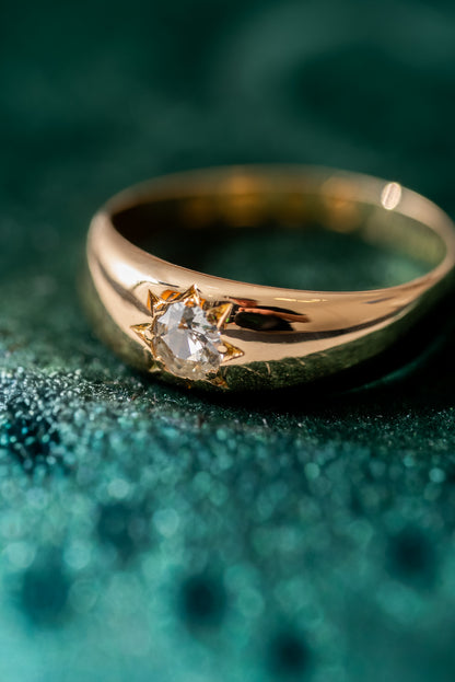 18ct Yellow Gold, Old Cut Diamond Signet Ring - 4.8 grams