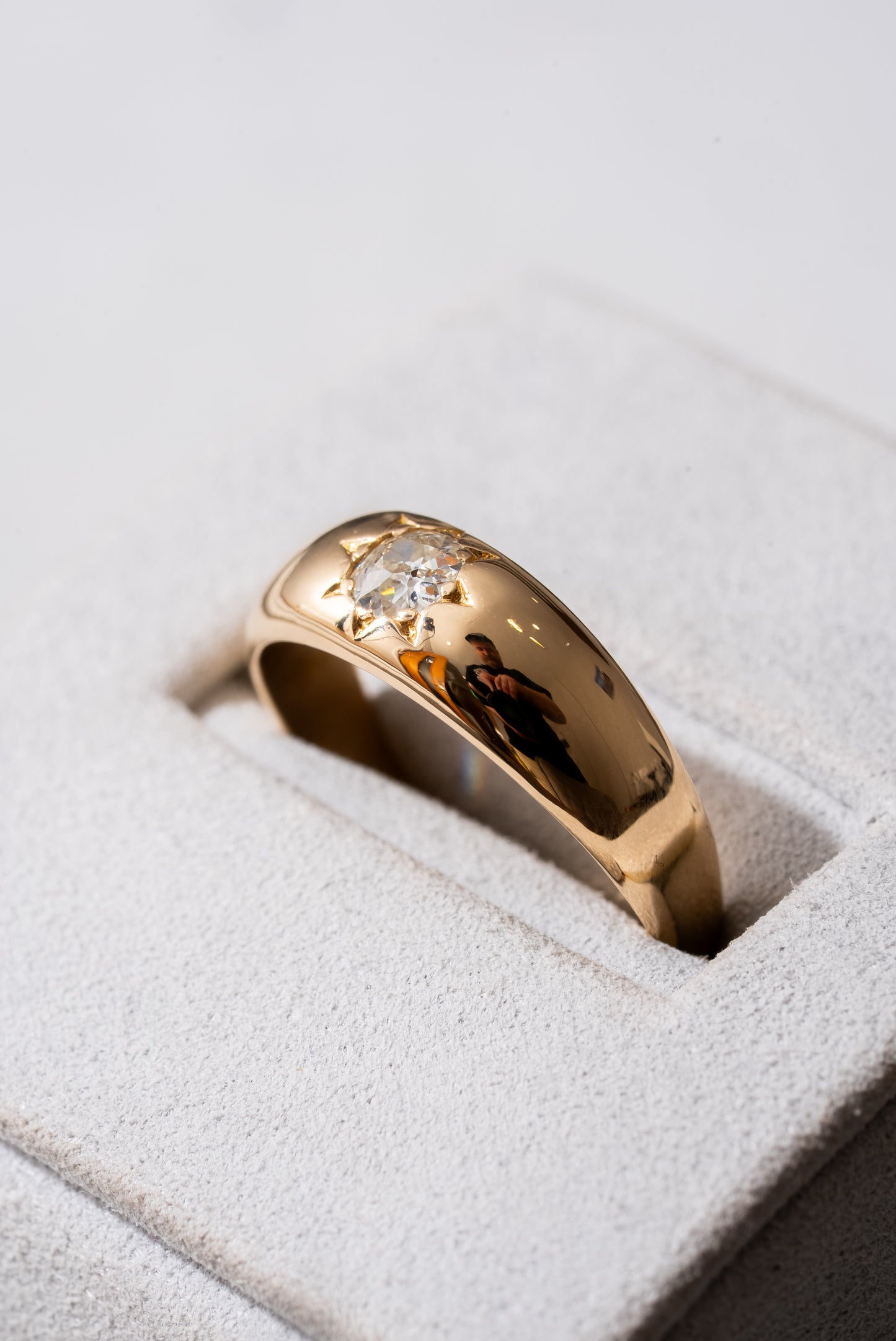 18ct Yellow Gold, Old Cut Diamond Signet Ring - 4.8 grams