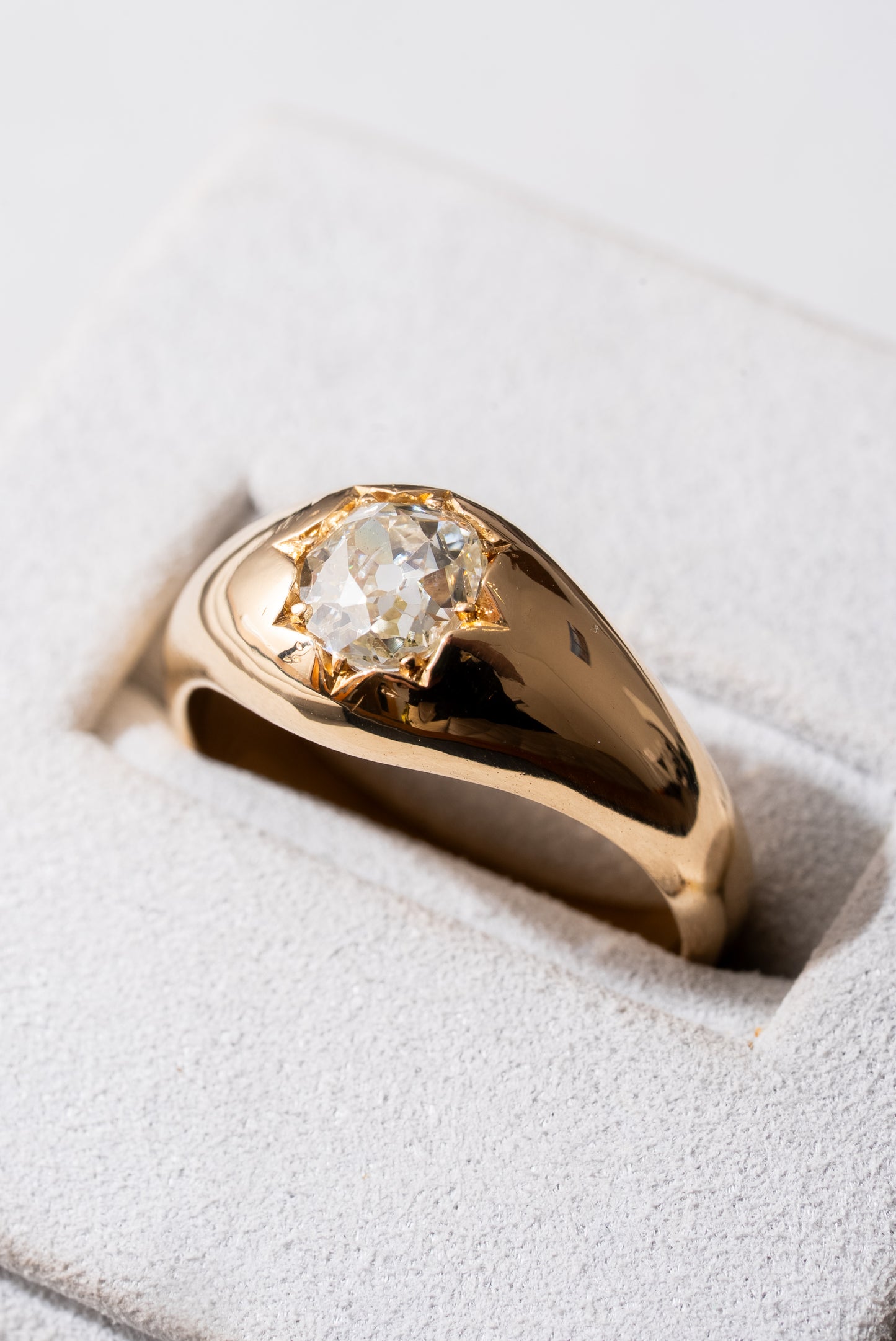 18ct Yellow Gold, Old Cut Diamond Signet Ring - 8.1 grams