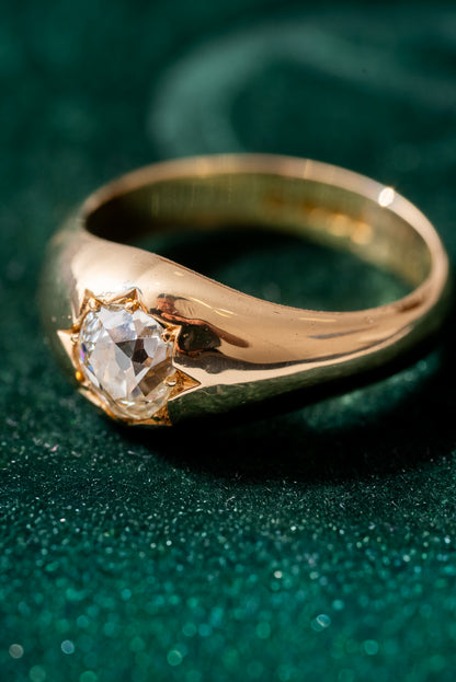 18ct Yellow Gold, Old Cut Diamond Signet Ring - 8.1 grams