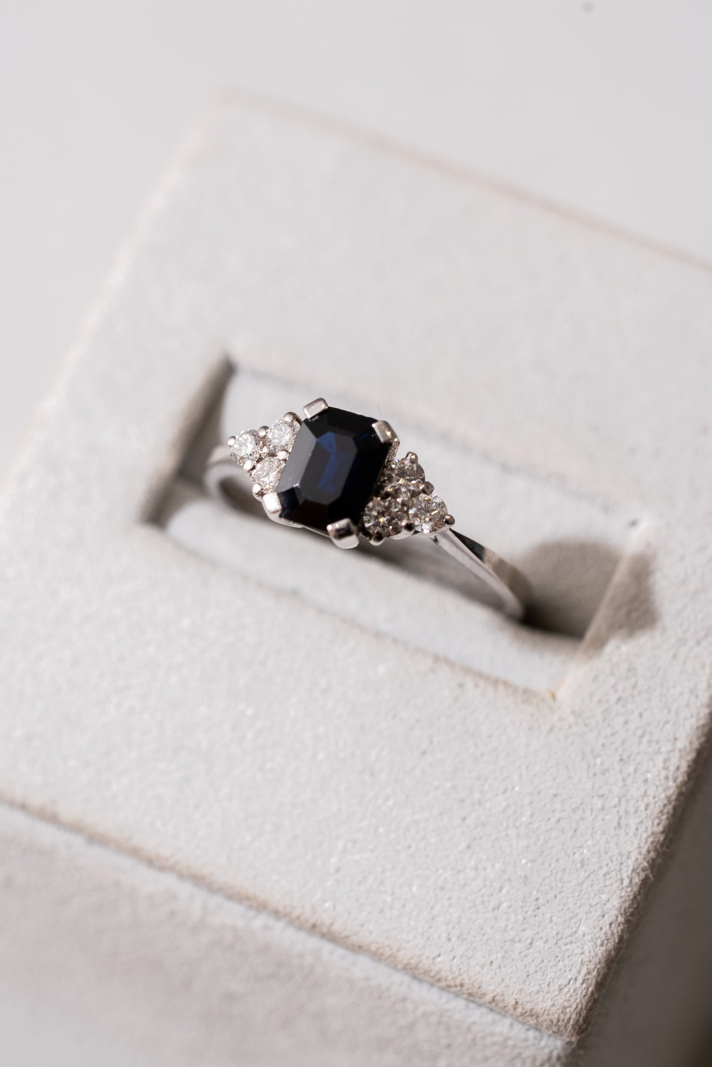 Sapphire and 6 Round Brilliant Cut Diamond Ring