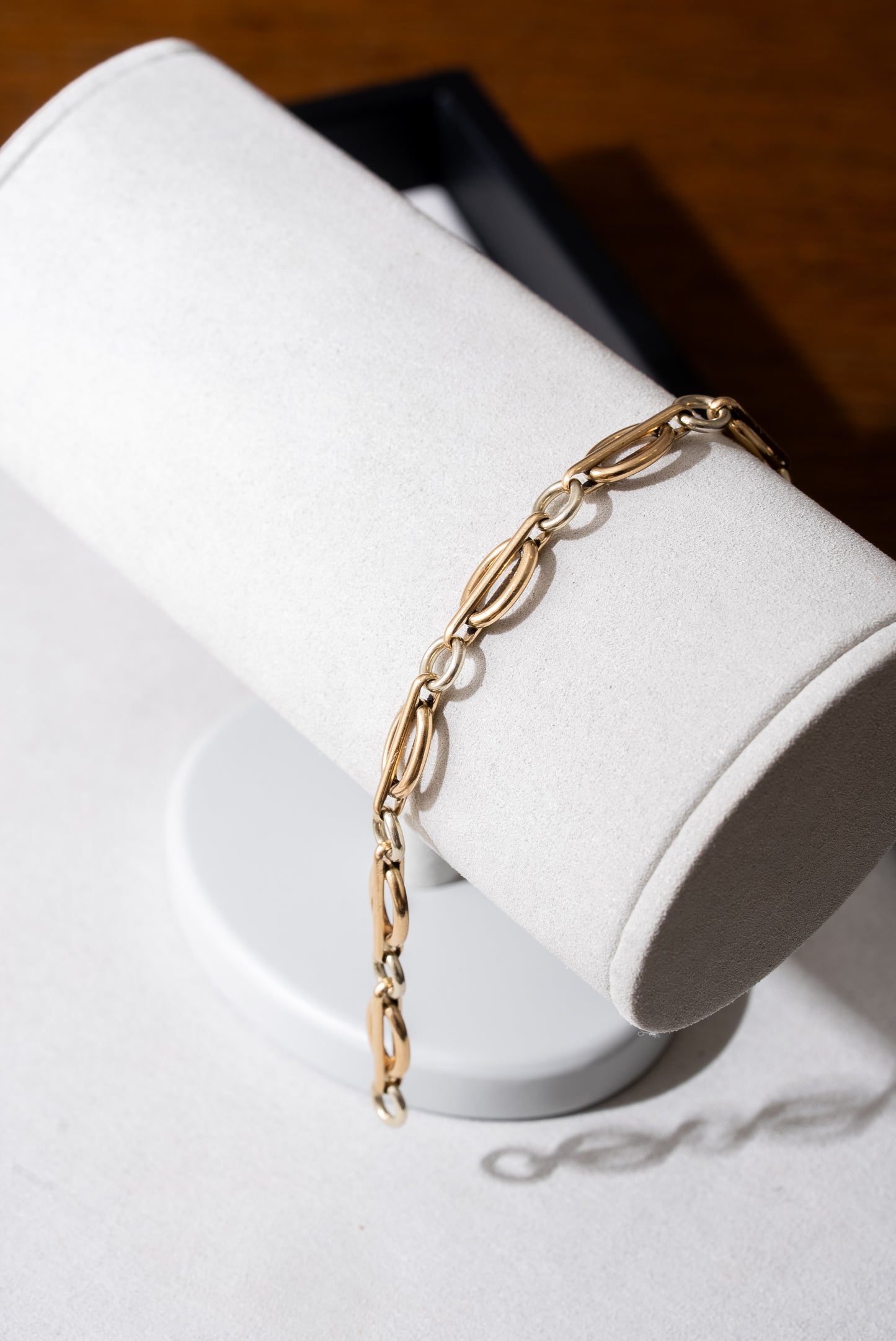 9ct Yellow Gold and White Gold Bracelet - 16.8 grams
