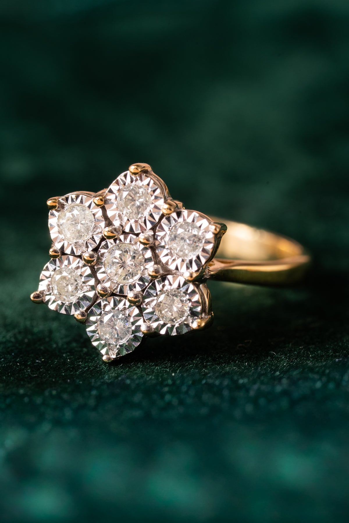 18ct Yellow Gold, 7 Round Diamond Cluster Ring in Illusion Setting