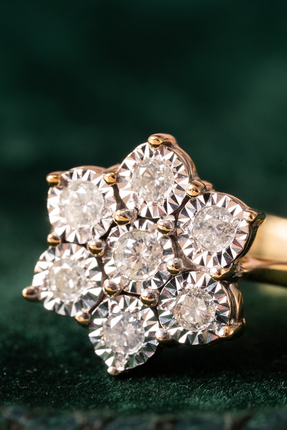 18ct Yellow Gold, 7 Round Diamond Cluster Ring in Illusion Setting