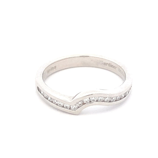 Round Brilliant Cut Diamond Shaped Wedding Band