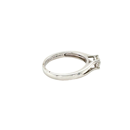 Round Brilliant Cut Diamond Kiss Ring