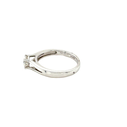 Round Brilliant Cut Diamond Kiss Ring
