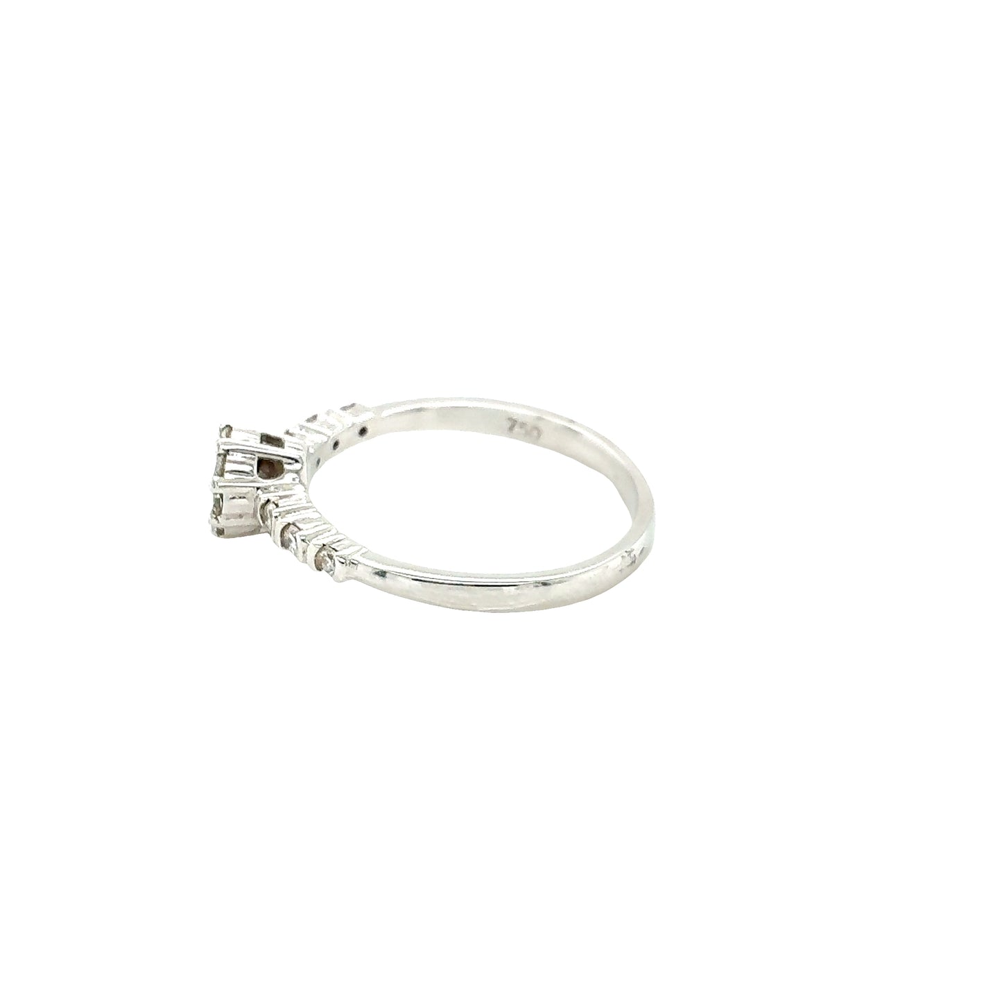 Round Brilliant Cut Diamond Cluster Ring with Diamond set shoulders