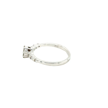 Round Brilliant Cut Diamond Cluster Ring with Diamond set shoulders