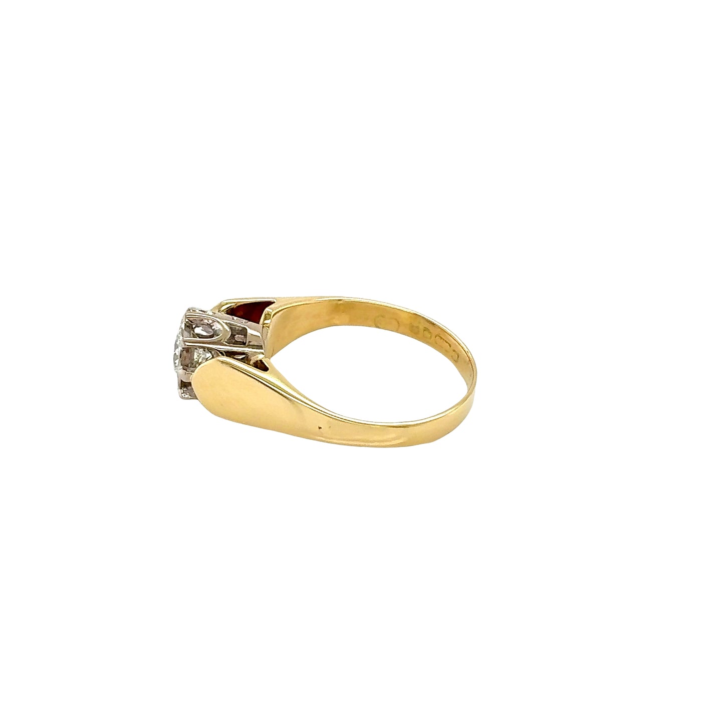 Round Cut Diamond Solitaire in Illusion Setting