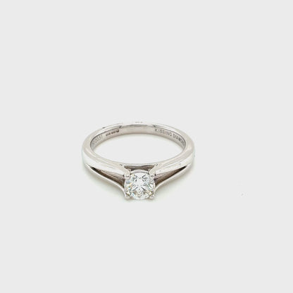 Round Brilliant Cut Diamond Kiss Ring